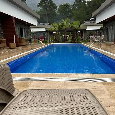 Greenpark Hotel *